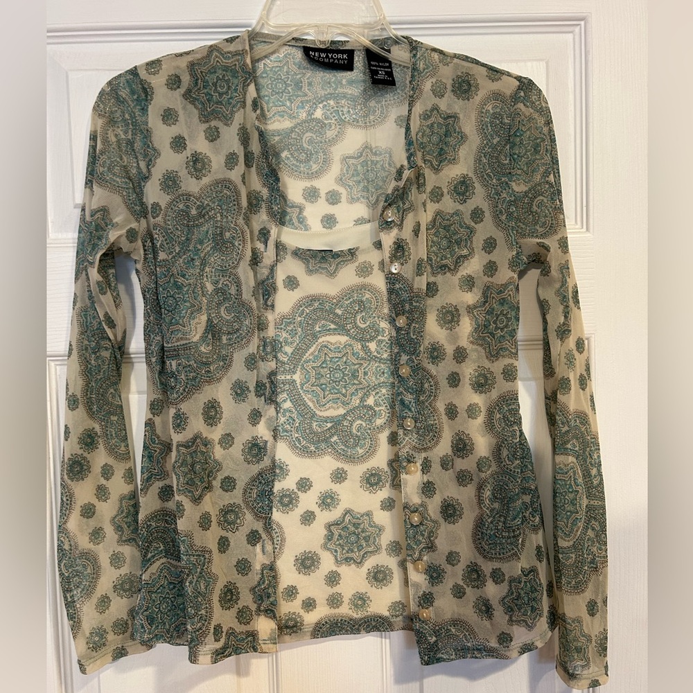 New York & Company Sage Paisley Button-Front Long Sleeve Camisole Set 💚